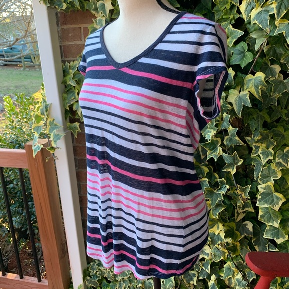 🧡50% off bundles! Crown & Ivy T-shirt - Picture 4 of 7